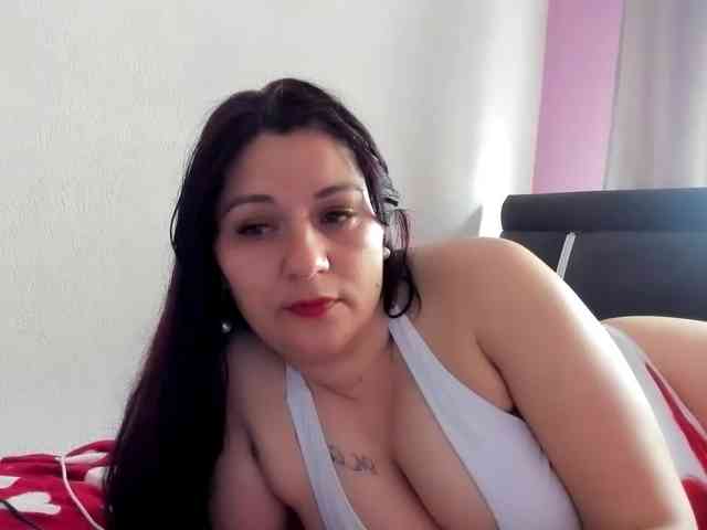 Erika84Bella webcam
