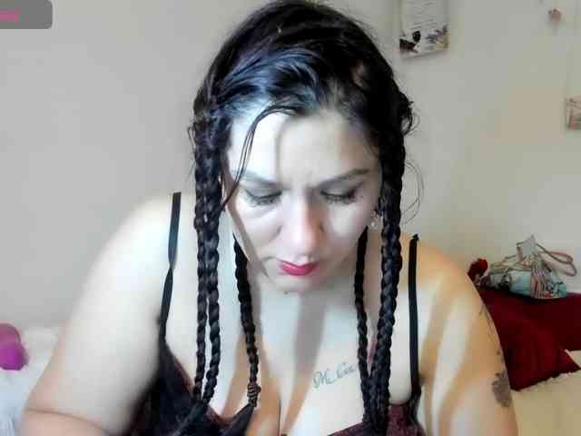 Erika84Bella webcam