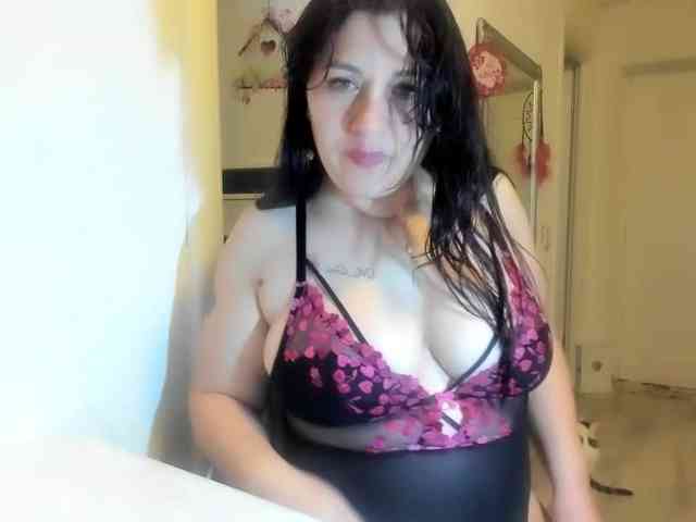 Erika84Bella webcam