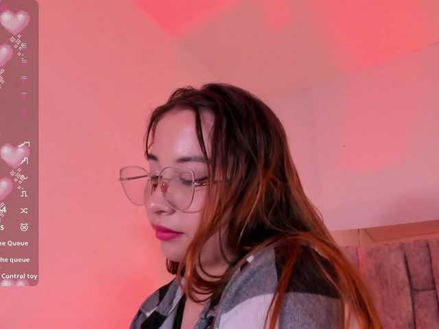 AliciaWhite-nt's BongaCams show and profile
