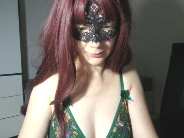 Aromalovee's BongaCams show and profile