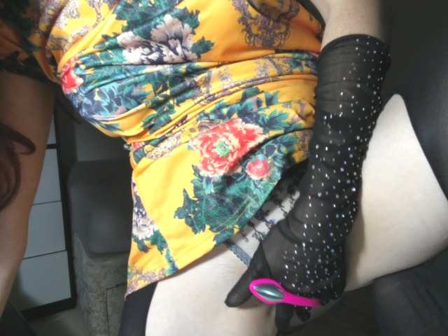 Aromalovee's BongaCams show and profile