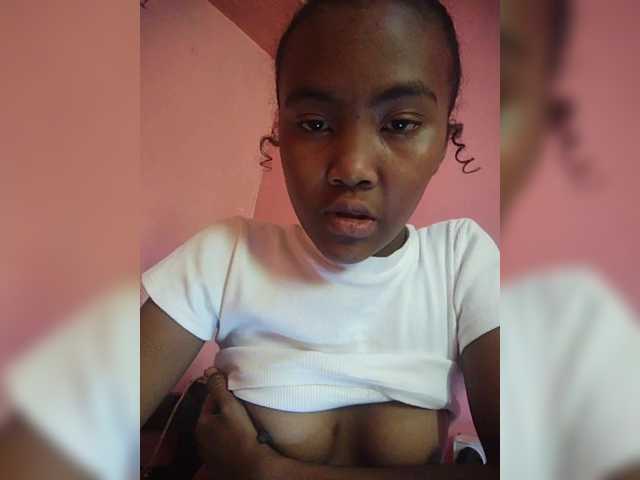 Stella11's BongaCams show and profile