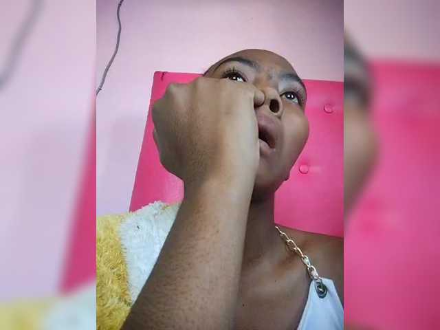 Stella11's BongaCams show and profile