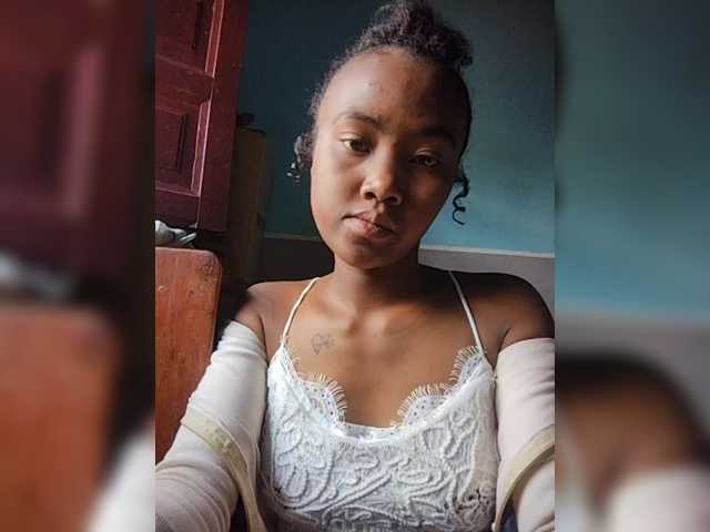 Stella11's BongaCams show and profile