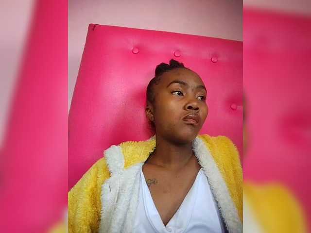 Stella11's BongaCams show and profile