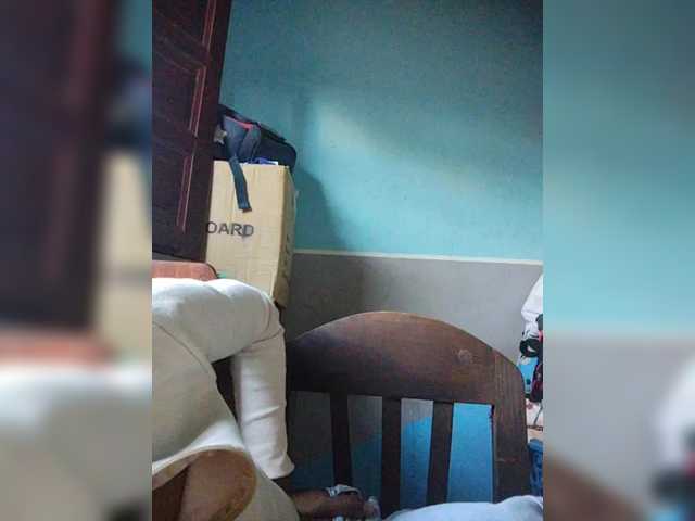 le modèle Stella11 est en webcam porno dans un show sur le site bongacams, il possède les tags suivants: Ebony,Brunette,Trimmed