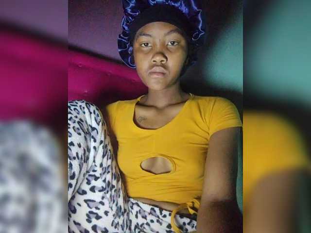 Stella11's BongaCams show and profile