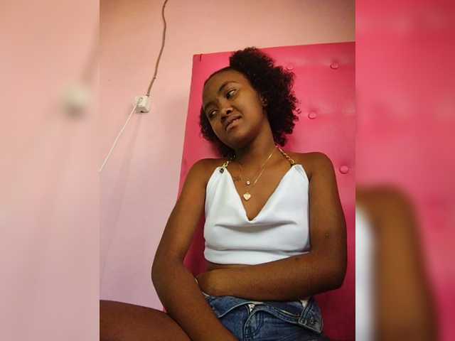 Stella11's BongaCams show and profile