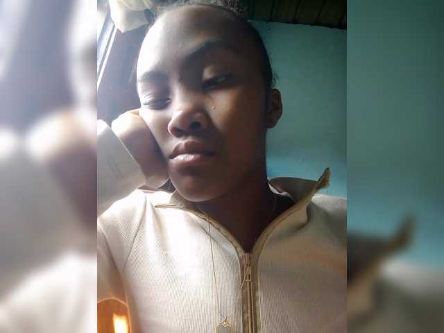 Stella11 live cam profile