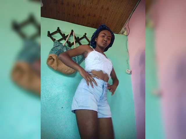 Stella11's BongaCams show and profile