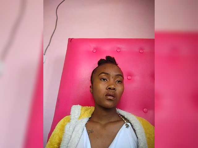 Stella11's BongaCams show and profile