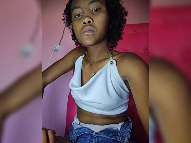 Stella11's BongaCams show and profile