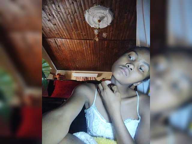 Stella11's BongaCams show and profile