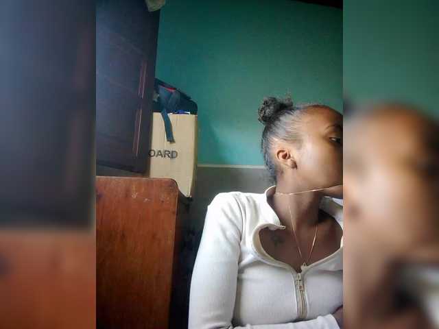 Stella11's BongaCams show and profile