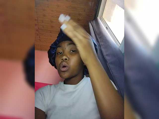 Stella11 live cam profile