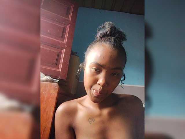 Stella11's BongaCams show and profile