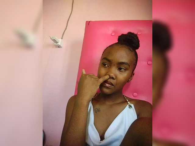 Stella11's BongaCams show and profile