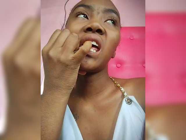 Stella11's BongaCams show and profile