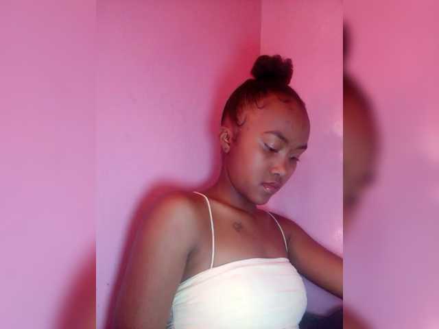 Stella11 live cam profile