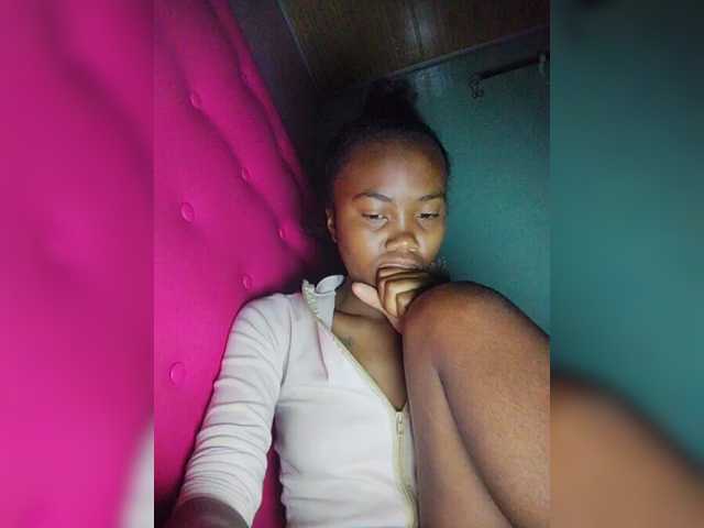 Stella11's BongaCams show and profile