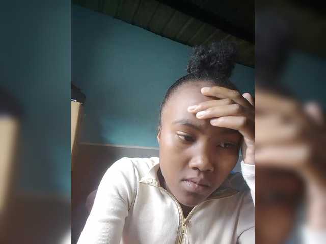 le modèle Stella11 est en webcam porno dans un show sur le site bongacams, il possède les tags suivants: Ebony,Brunette,Trimmed