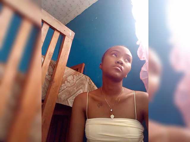 Stella11's BongaCams show and profile