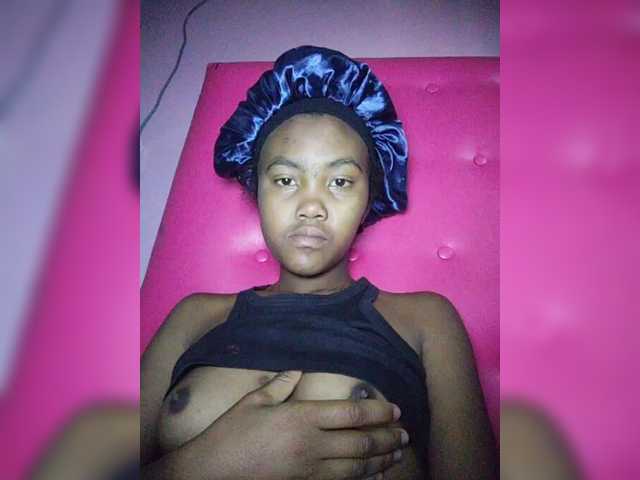 Stella11's BongaCams show and profile