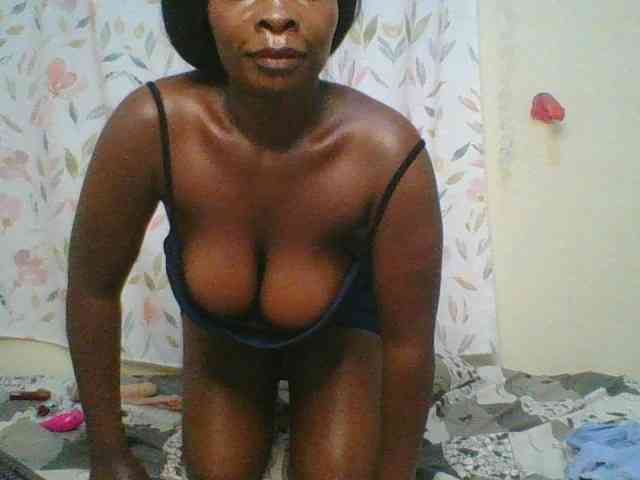 Bigbootydimples webcam