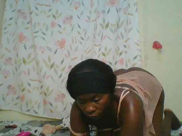 Bigbootydimples webcam