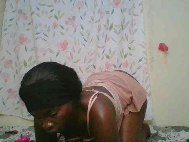 Bigbootydimples webcam