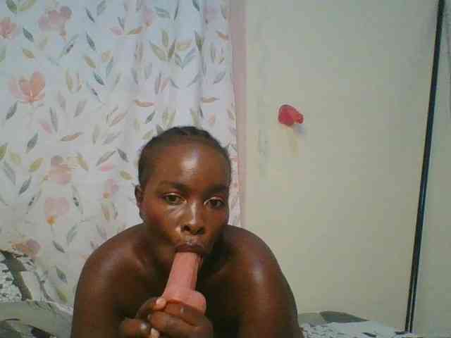 Bigbootydimples webcam