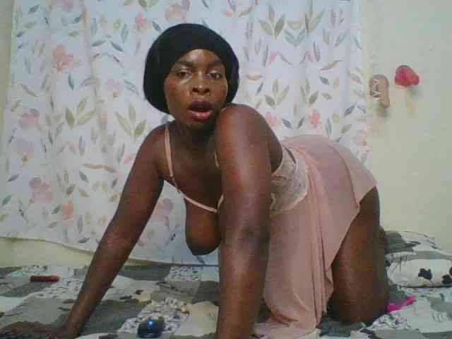 Bigbootydimples webcam