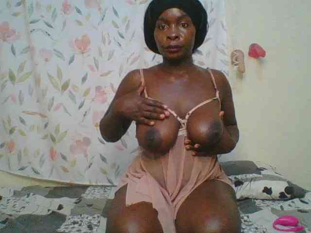 Bigbootydimples webcam