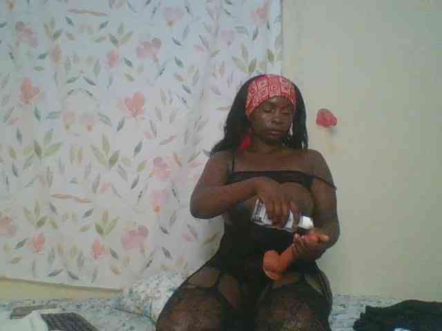 Bigbootydimples webcam