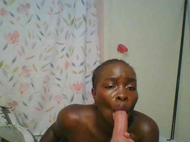 Bigbootydimples webcam