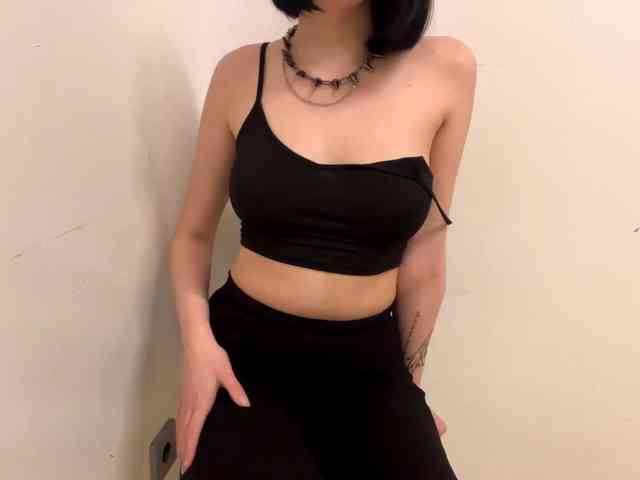 HyonStrausberg Live Webcam on BongaCams