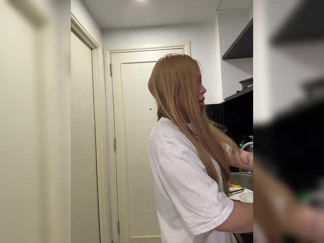 YoungPornStar's BongaCams show and profile