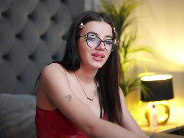 CallieDoll's BongaCams show and profile