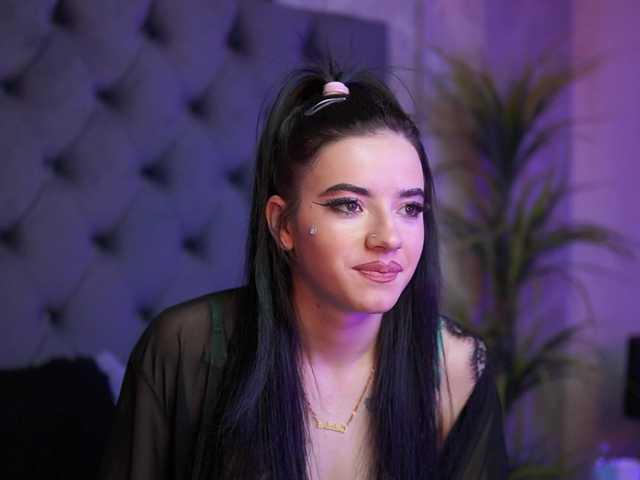 CallieDoll's BongaCams show and profile