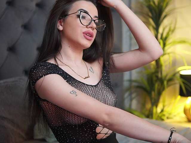 CallieDoll's BongaCams show and profile