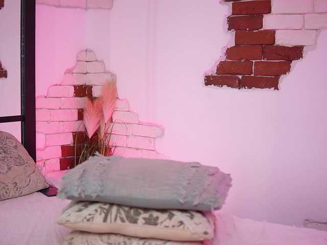 CallieDoll's BongaCams show and profile