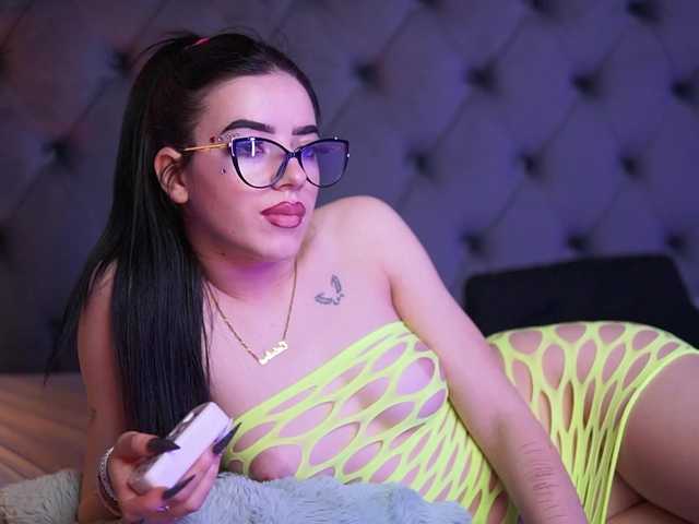 CallieDoll's BongaCams show and profile