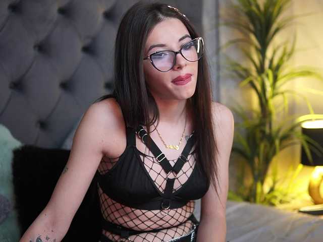 CallieDoll's BongaCams show and profile