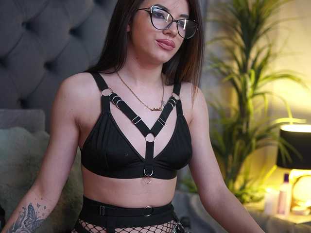 CallieDoll's BongaCams show and profile