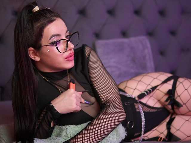 CallieDoll's BongaCams show and profile