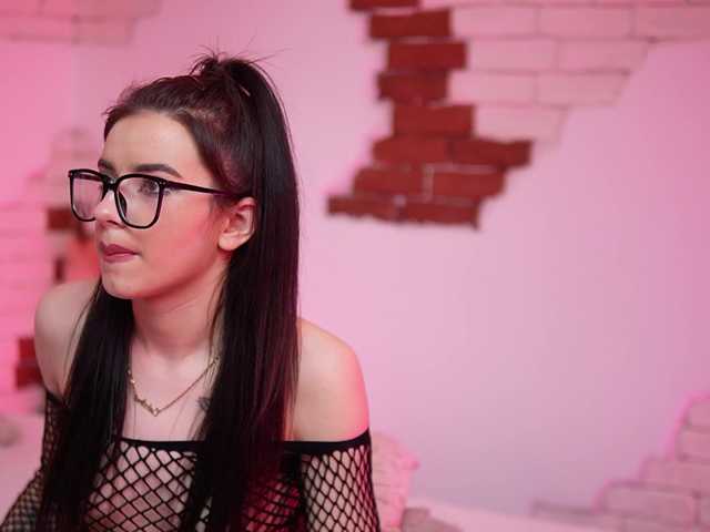 CallieDoll's BongaCams show and profile