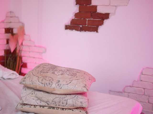 CallieDoll's BongaCams show and profile