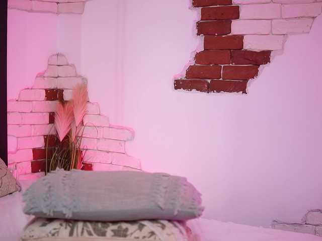 CallieDoll's BongaCams show and profile