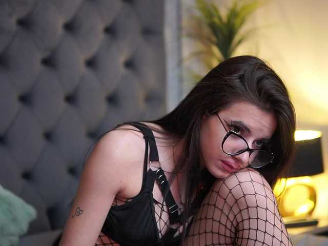 CallieDoll's BongaCams show and profile